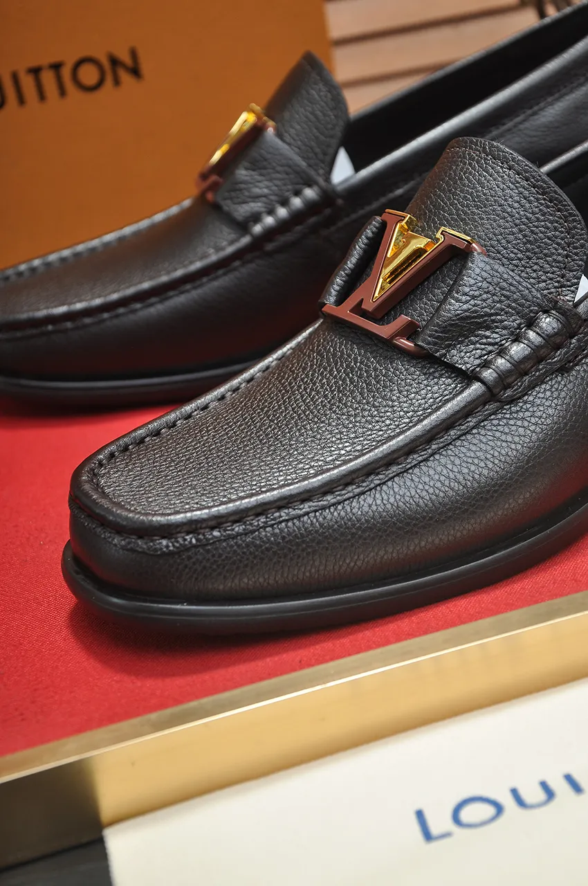 Men's men's shoes 💰520💶 [LV] (original single cowhide lining) 🍀LV's latest genuine leather business suit shoes are launched simultaneously on the official website. The first-layer cowhide imported from Italy is made of heavy gold, 💥official website 1:1 rubber outsole. Versatile to wear, high-end without losing class, and the color combination is extraordinary. This four-season style is alluring when worn on your feet, showing off your big-name flair. Standard code 38-45 (45 customized)